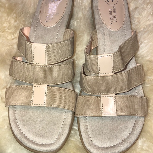 MOOTSIE TOOTSIE 'Moneal' Semi-Flat Slip-on Sandals - Picture 7 of 8